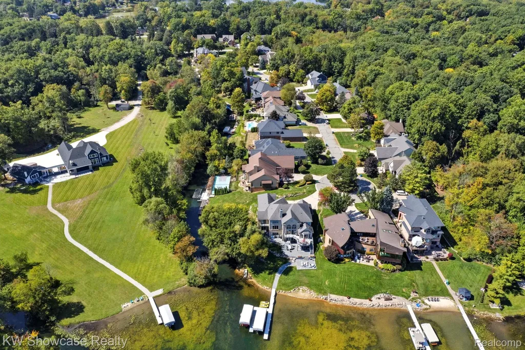 1539 Wandrei Court Commerce Charter Township MI 48382