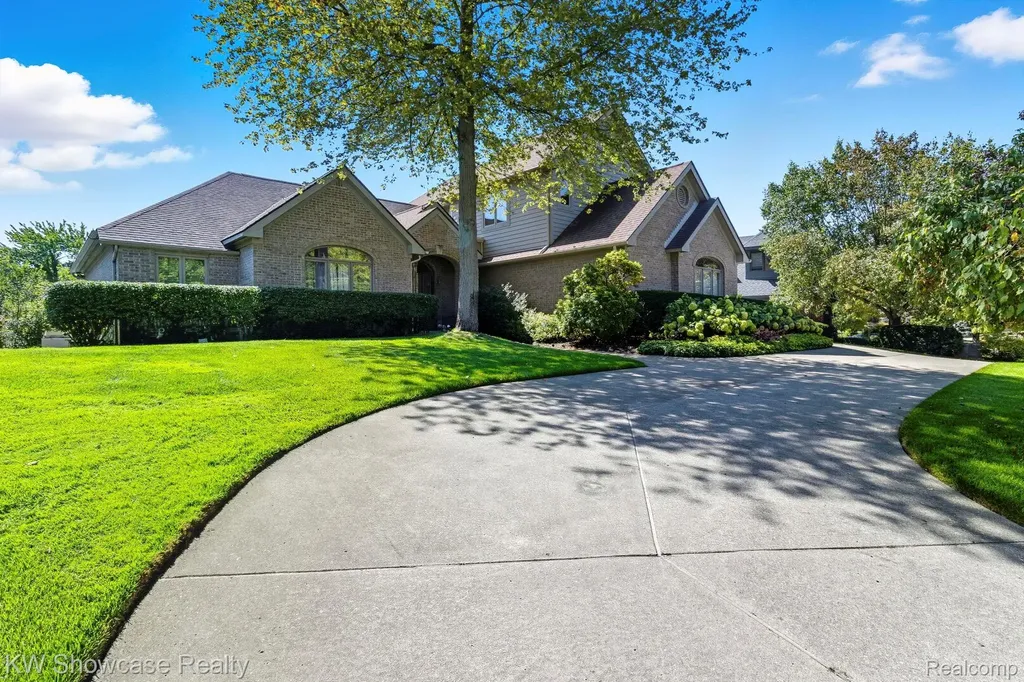 1539 Wandrei Court Commerce Charter Township MI 48382