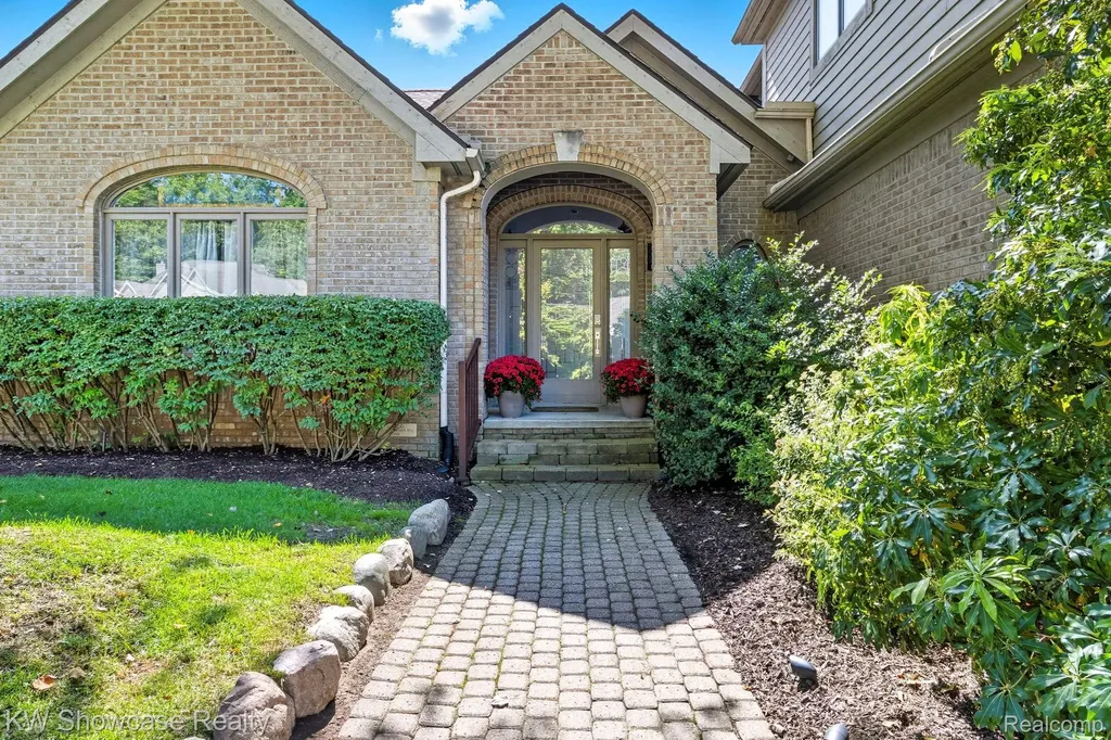 1539 Wandrei Court Commerce Charter Township MI 48382