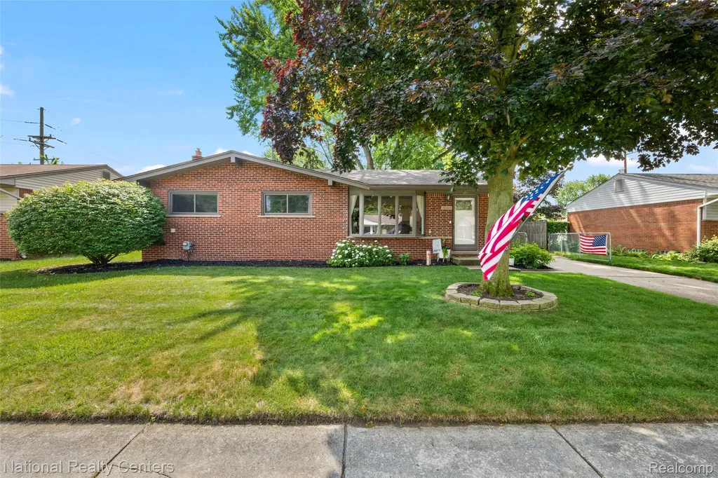 36415 Dowling Street Livonia City MI 48150