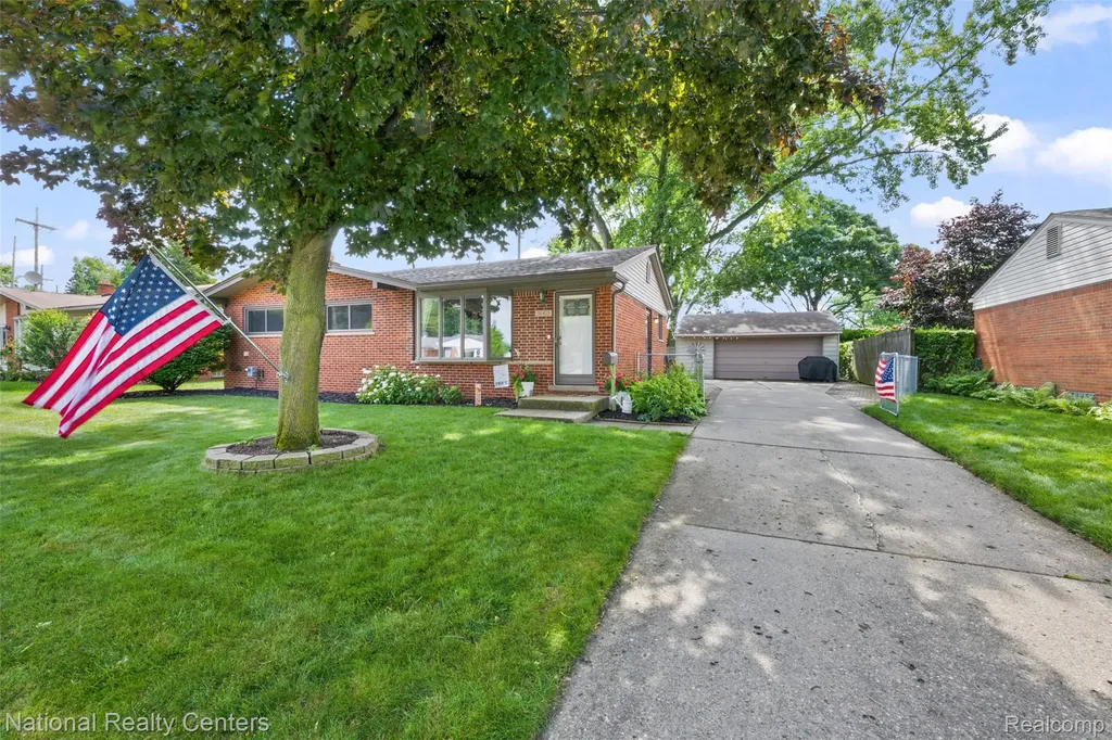 36415 Dowling Street Livonia City MI 48150