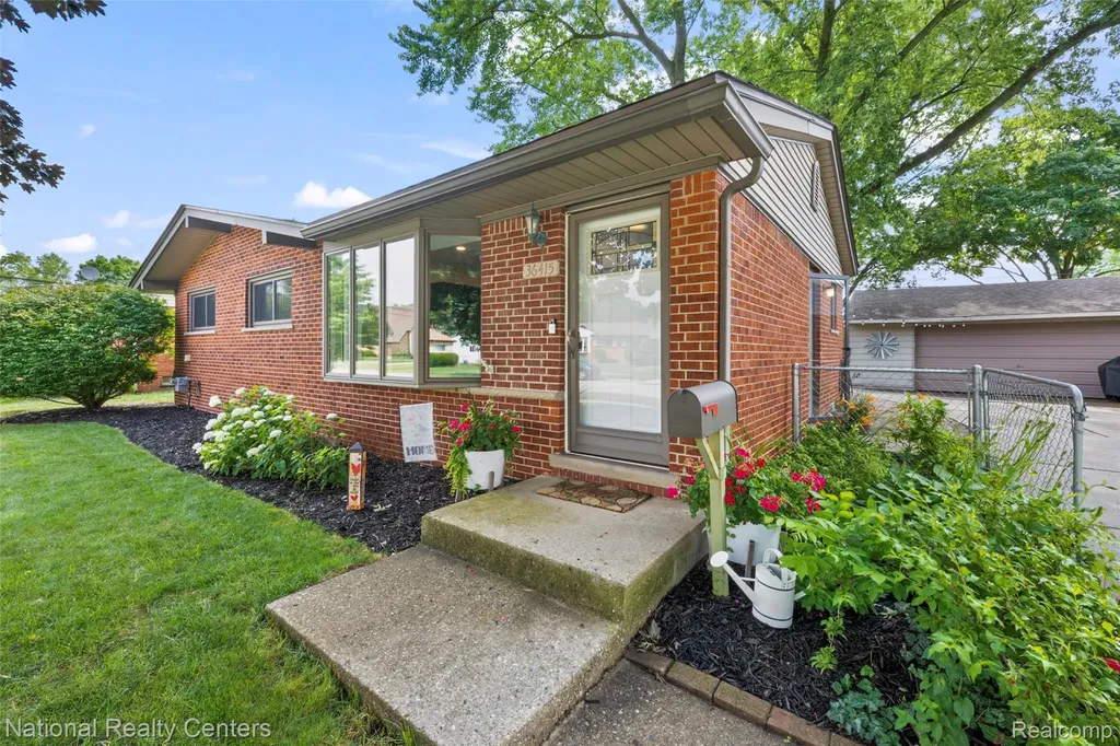 36415 Dowling Street Livonia City MI 48150