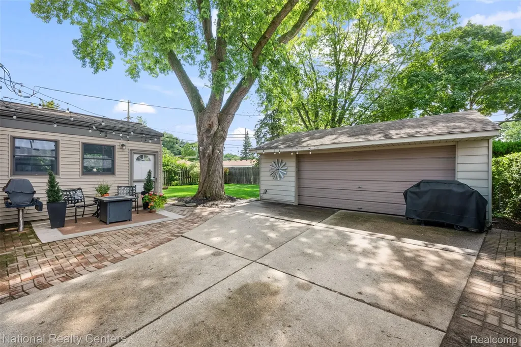 36415 Dowling Street Livonia City MI 48150