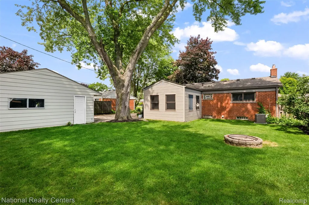 36415 Dowling Street Livonia City MI 48150