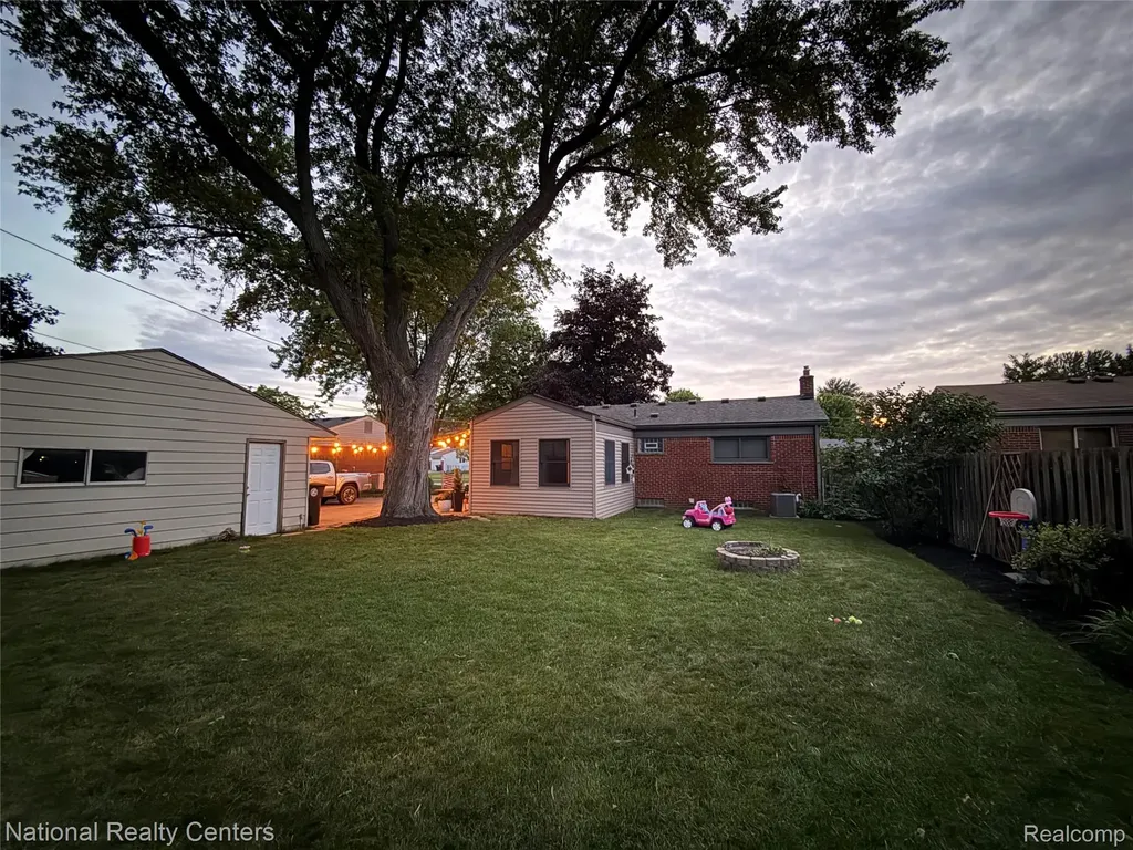 36415 Dowling Street Livonia City MI 48150