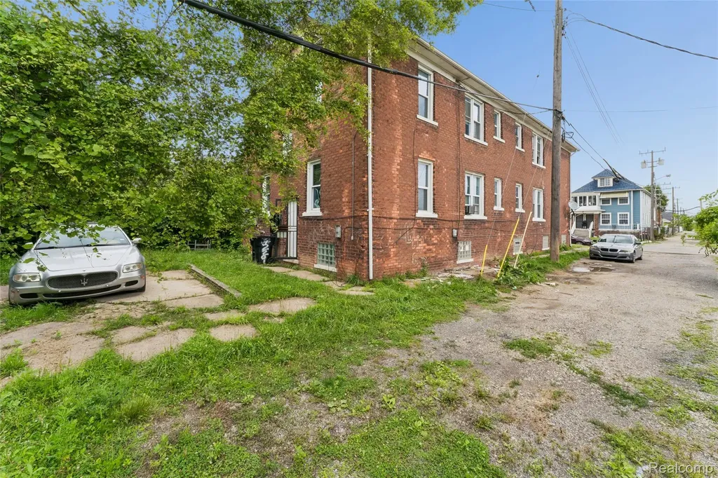 7225 American Street Detroit City MI 48210