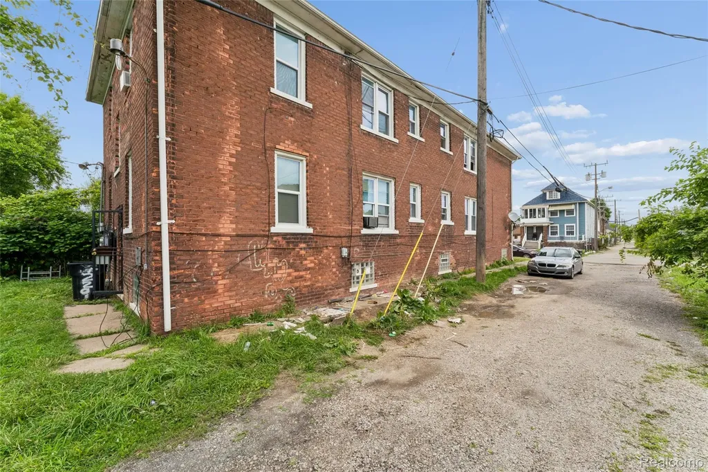 7225 American Street Detroit City MI 48210