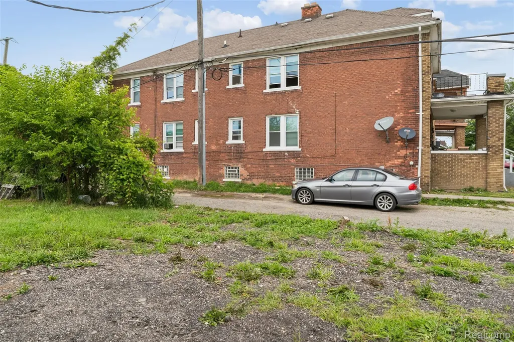 7225 American Street Detroit City MI 48210