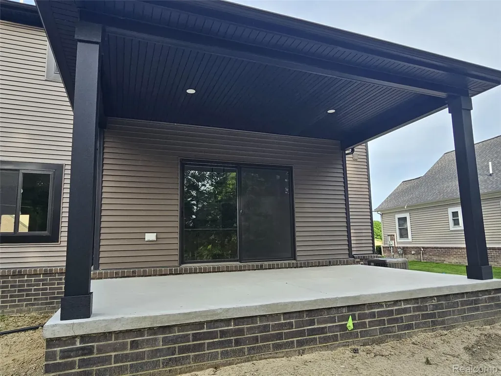 49241 London Bridge Drive Macomb Township MI 48042