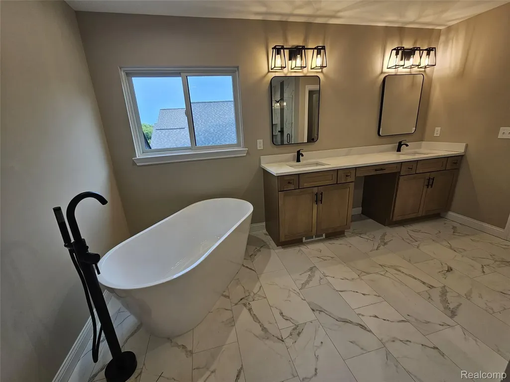 49241 London Bridge Drive Macomb Township MI 48042