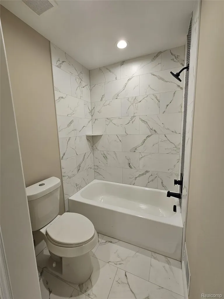 49241 London Bridge Drive Macomb Township MI 48042