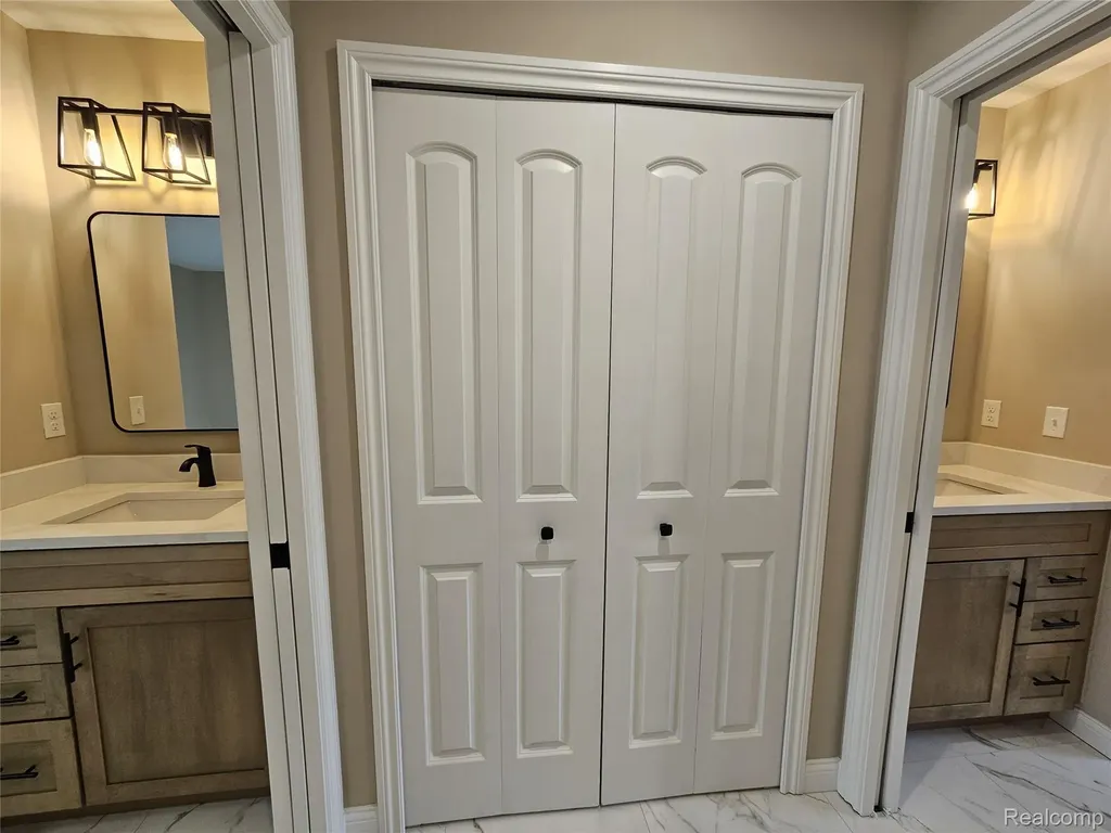 49241 London Bridge Drive Macomb Township MI 48042
