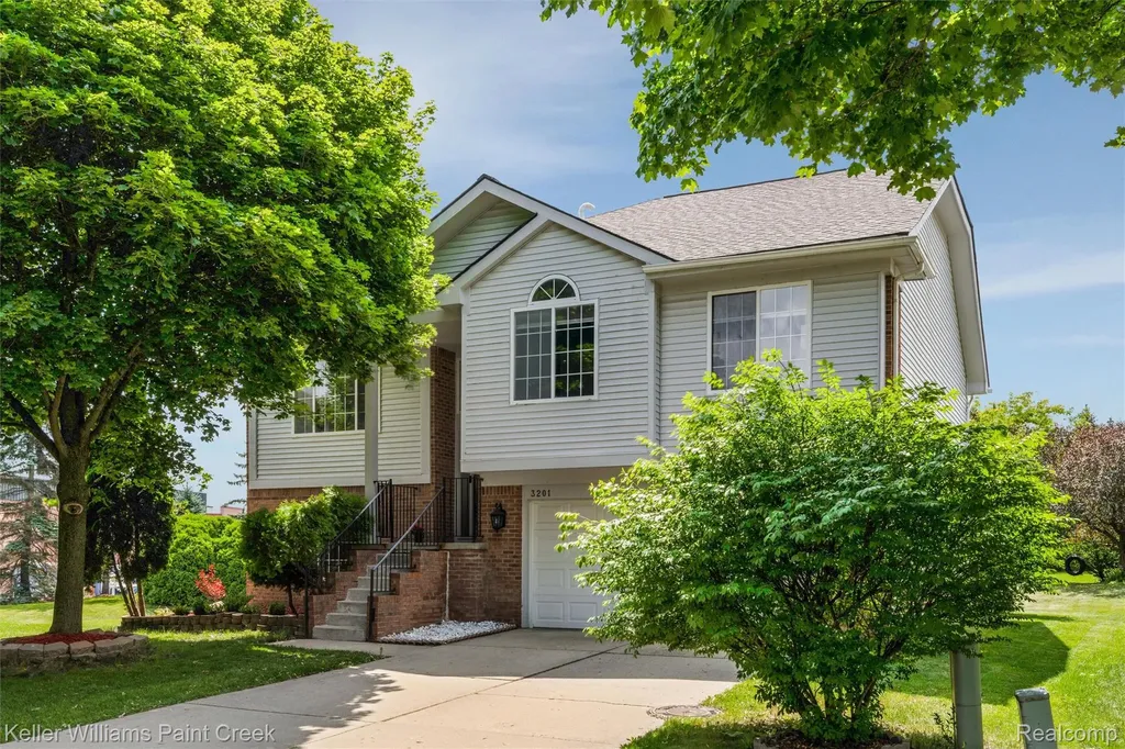 3201 Lynhurst Court Oakland Charter Township MI 48306