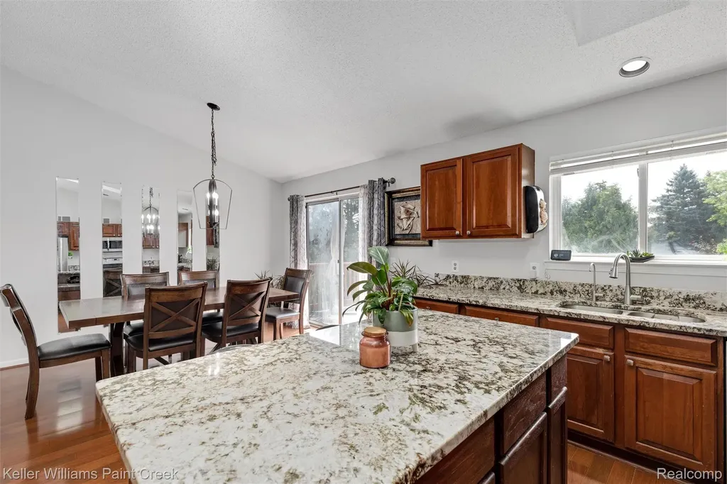 3201 Lynhurst Court Oakland Charter Township MI 48306