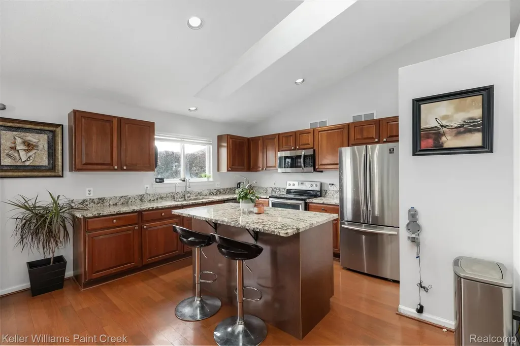 3201 Lynhurst Court Oakland Charter Township MI 48306