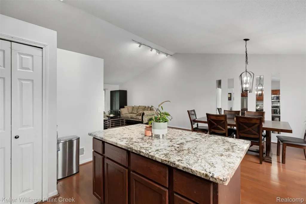 3201 Lynhurst Court Oakland Charter Township MI 48306