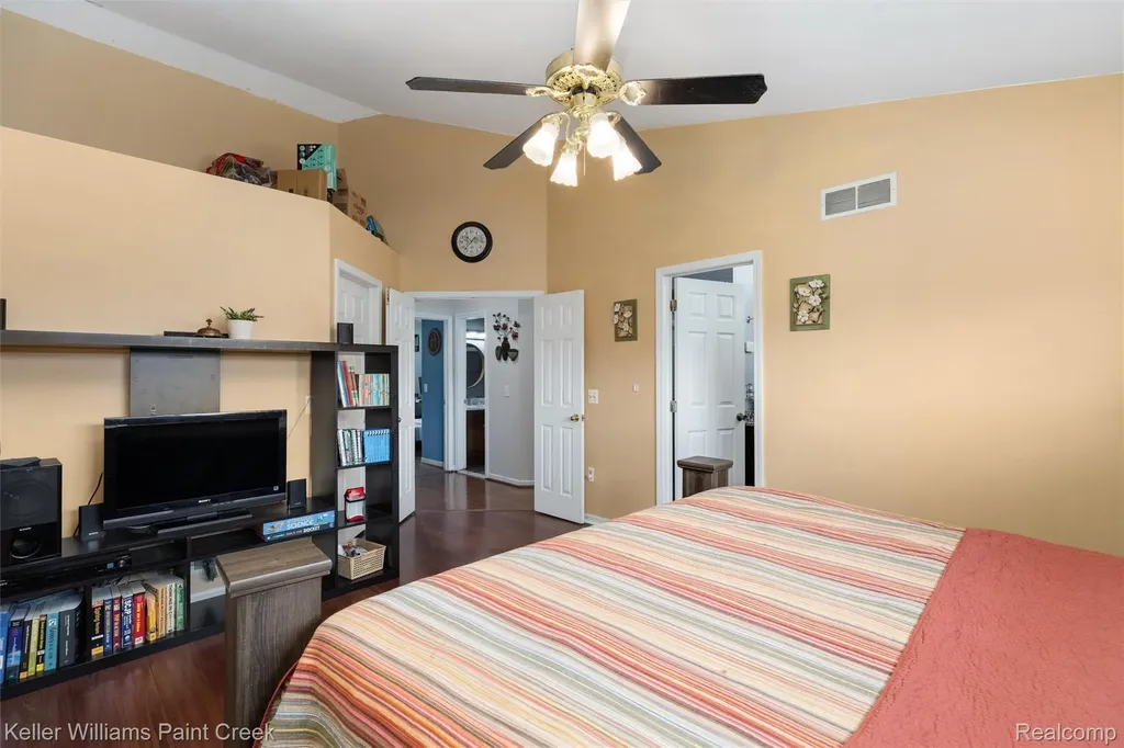 3201 Lynhurst Court Oakland Charter Township MI 48306