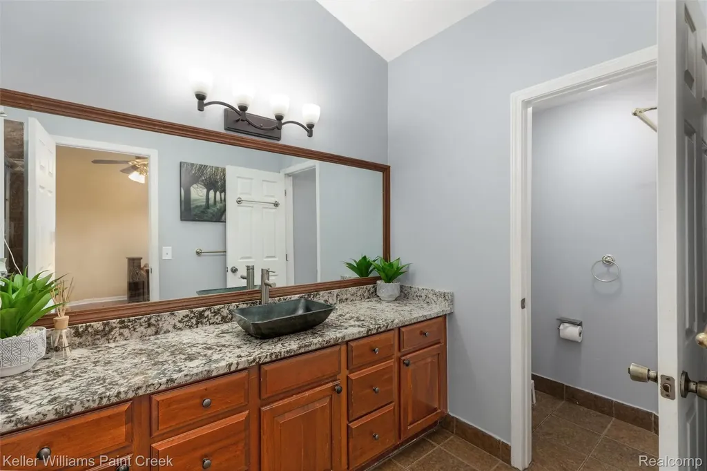 3201 Lynhurst Court Oakland Charter Township MI 48306