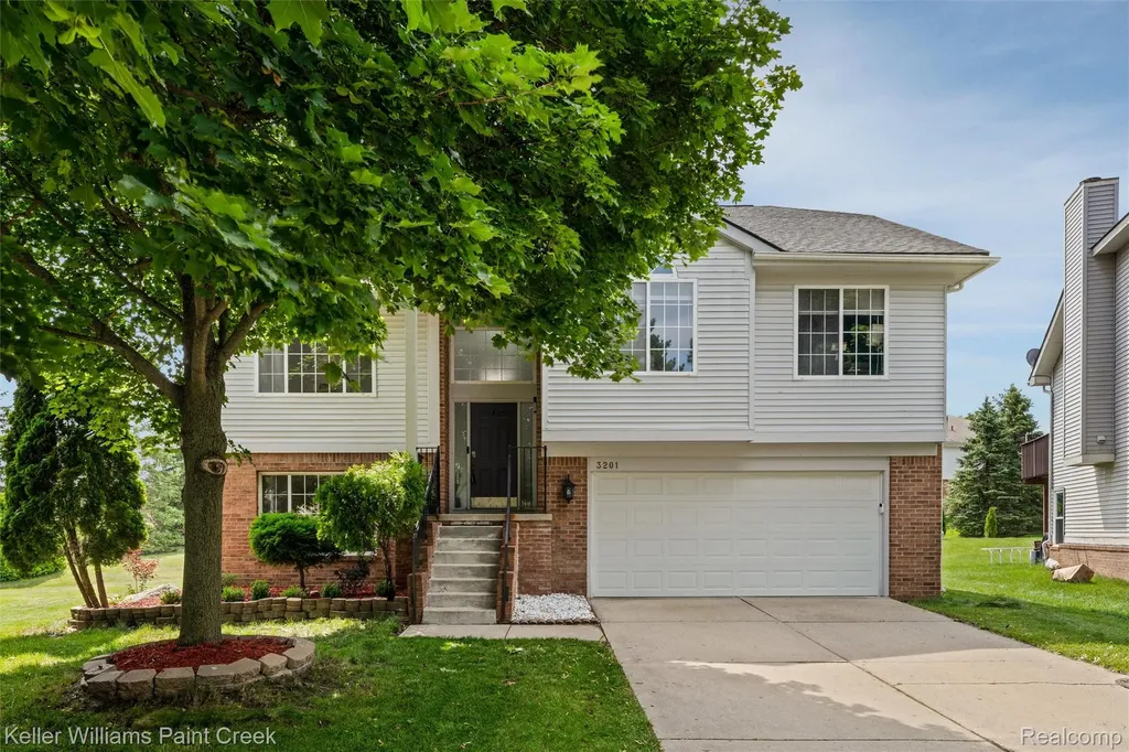 3201 Lynhurst Court Oakland Charter Township MI 48306