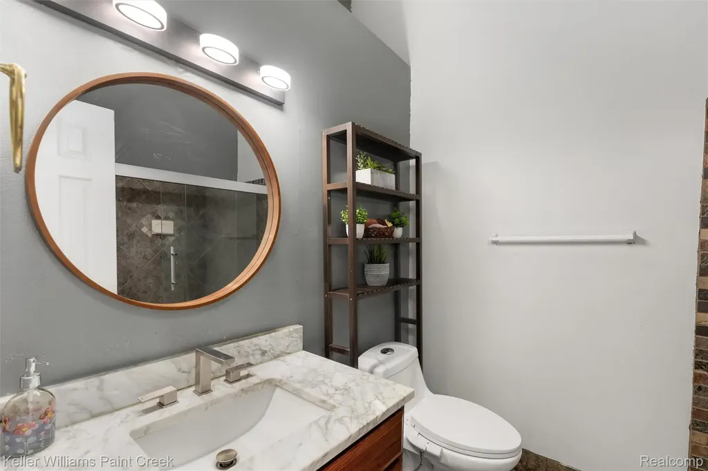 3201 Lynhurst Court Oakland Charter Township MI 48306