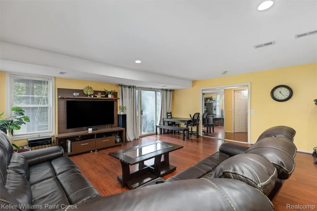 3201 Lynhurst Court Oakland Charter Township MI 48306