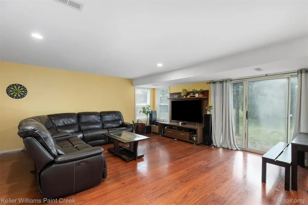3201 Lynhurst Court Oakland Charter Township MI 48306