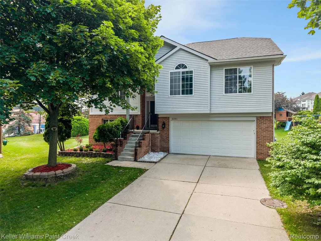3201 Lynhurst Court Oakland Charter Township MI 48306