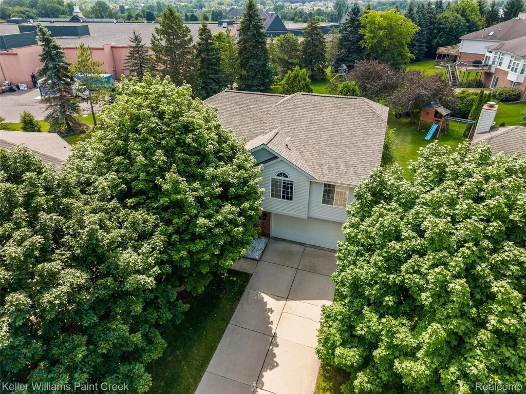 3201 Lynhurst Court Oakland Charter Township MI 48306