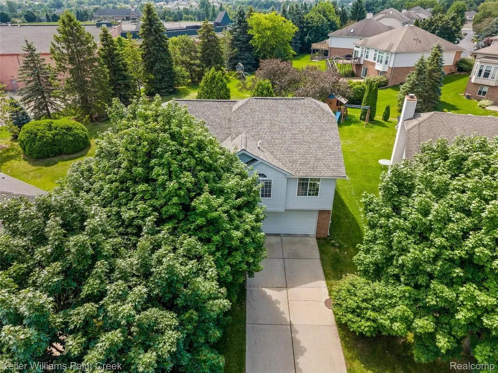 3201 Lynhurst Court Oakland Charter Township MI 48306