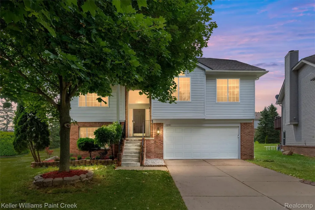3201 Lynhurst Court Oakland Charter Township MI 48306