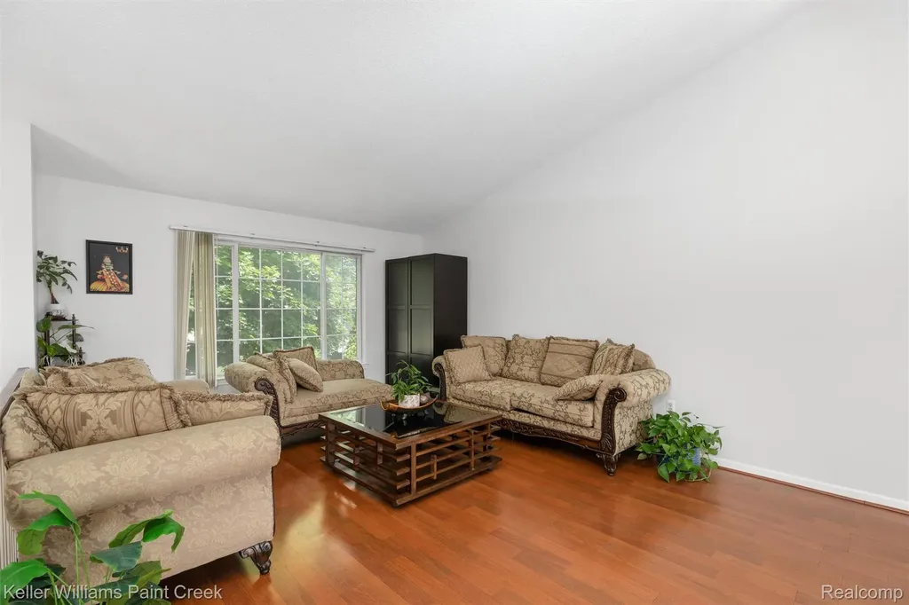 3201 Lynhurst Court Oakland Charter Township MI 48306