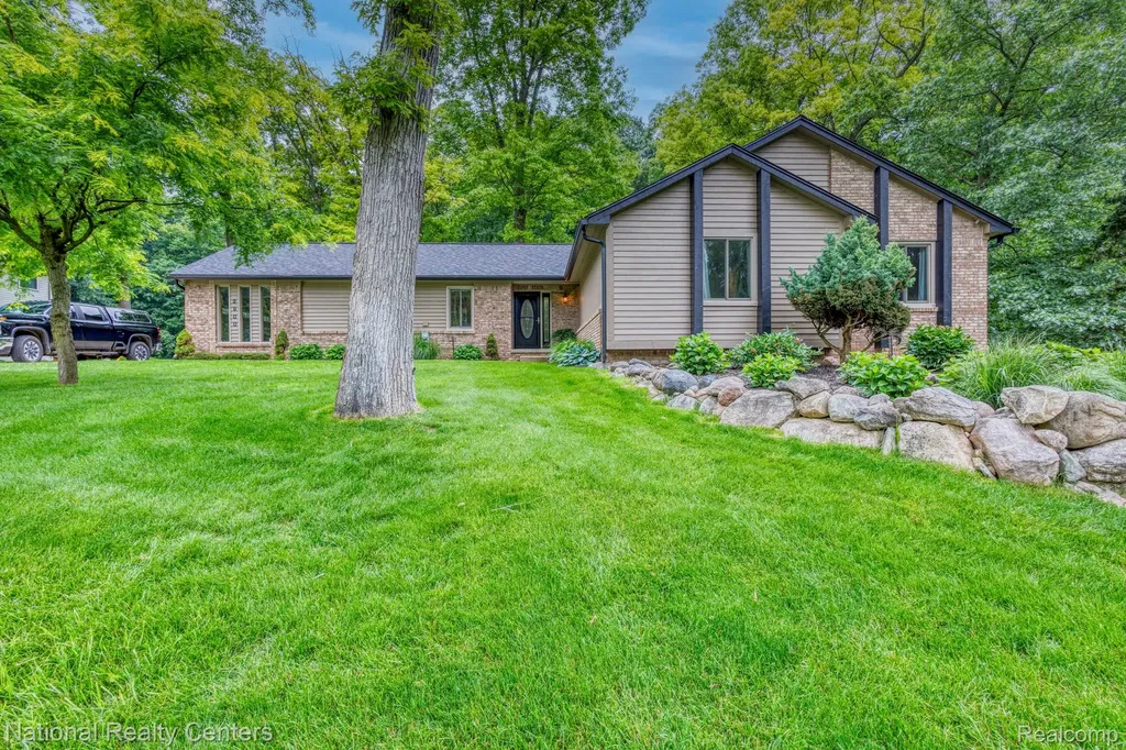 2900 Lynn Drive White Lake Charter Township MI 48386