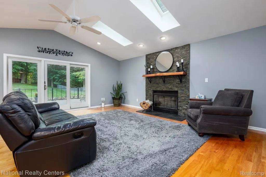 2900 Lynn Drive White Lake Charter Township MI 48386