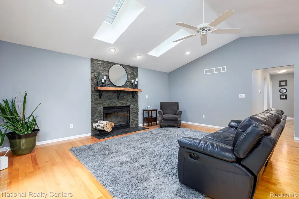 2900 Lynn Drive White Lake Charter Township MI 48386