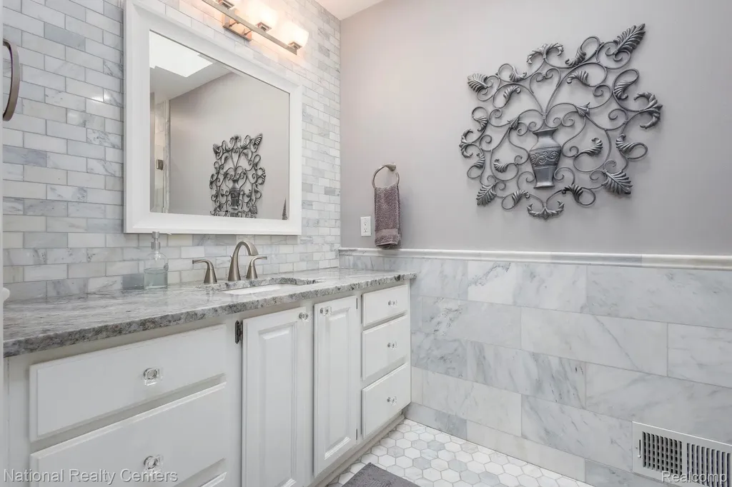 2900 Lynn Drive White Lake Charter Township MI 48386