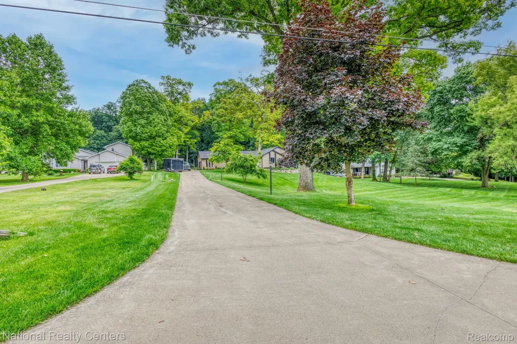 2900 Lynn Drive White Lake Charter Township MI 48386