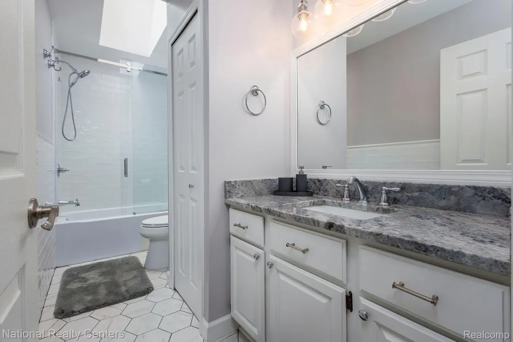 2900 Lynn Drive White Lake Charter Township MI 48386