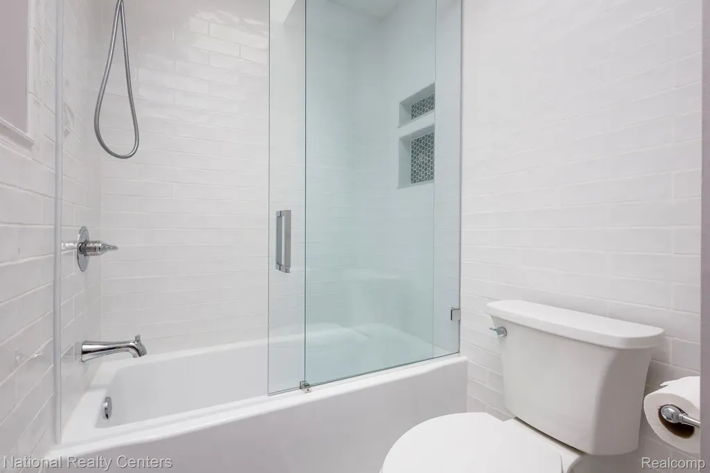2900 Lynn Drive White Lake Charter Township MI 48386