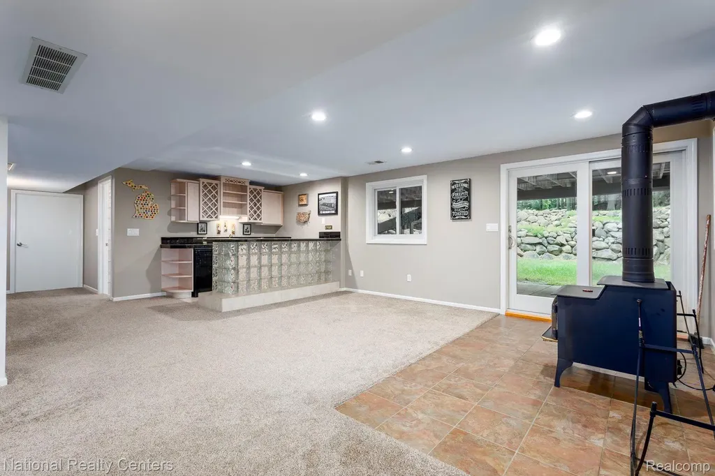 2900 Lynn Drive White Lake Charter Township MI 48386