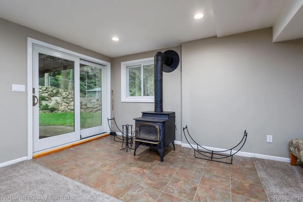 2900 Lynn Drive White Lake Charter Township MI 48386