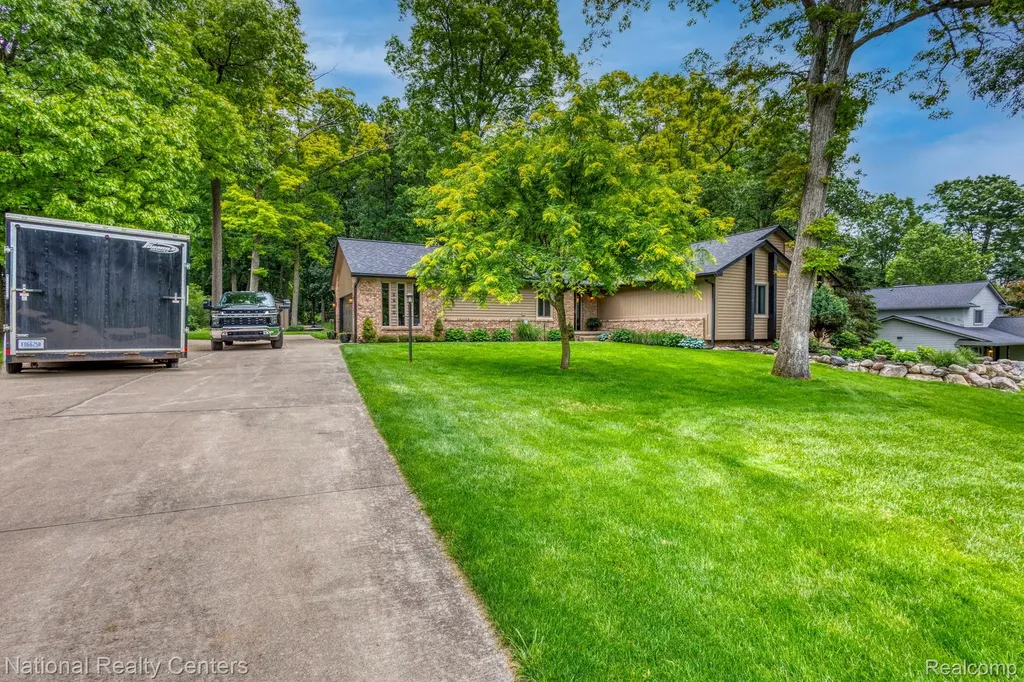 2900 Lynn Drive White Lake Charter Township MI 48386