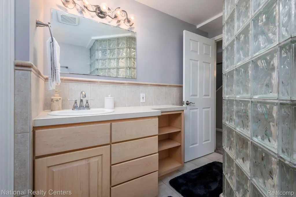 2900 Lynn Drive White Lake Charter Township MI 48386