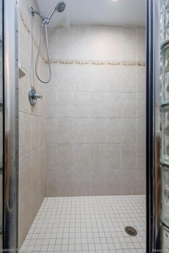 2900 Lynn Drive White Lake Charter Township MI 48386