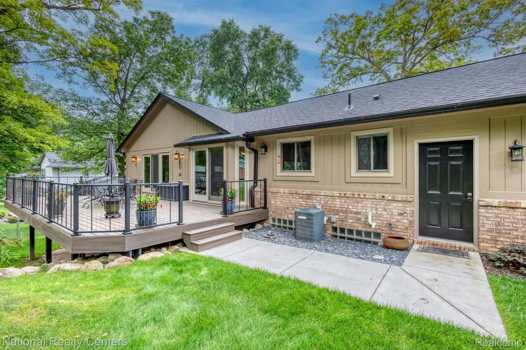2900 Lynn Drive White Lake Charter Township MI 48386
