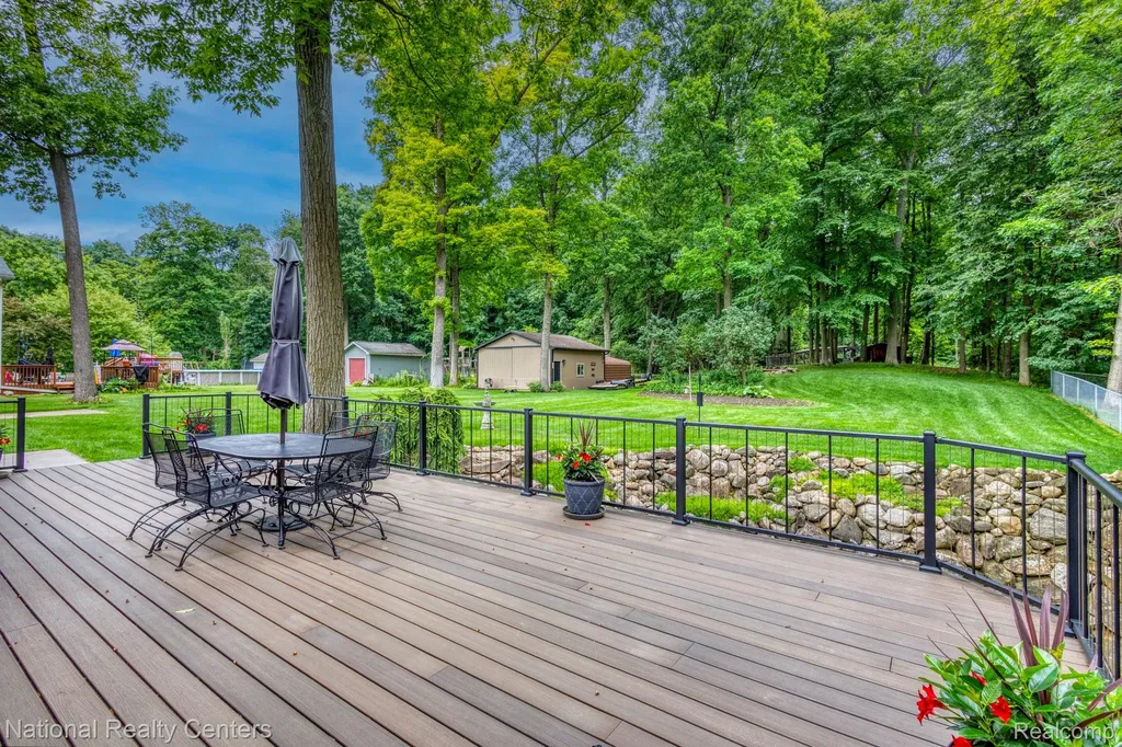 2900 Lynn Drive White Lake Charter Township MI 48386