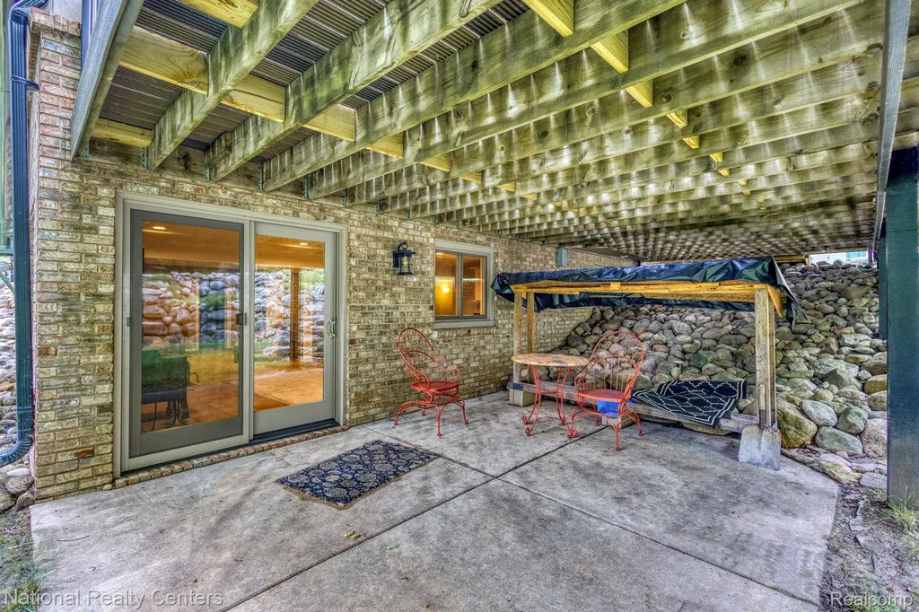 2900 Lynn Drive White Lake Charter Township MI 48386