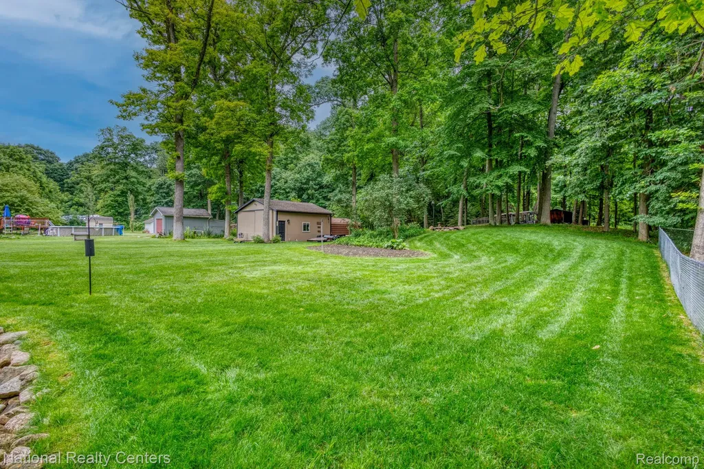 2900 Lynn Drive White Lake Charter Township MI 48386