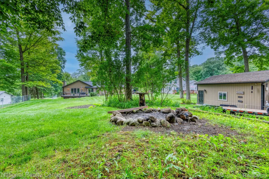 2900 Lynn Drive White Lake Charter Township MI 48386