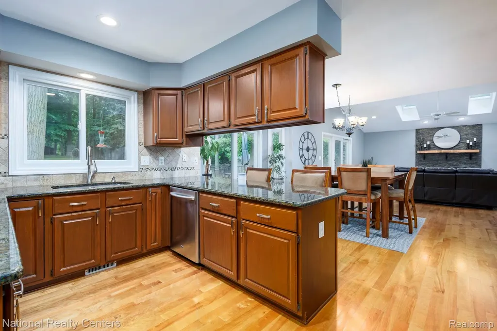 2900 Lynn Drive White Lake Charter Township MI 48386