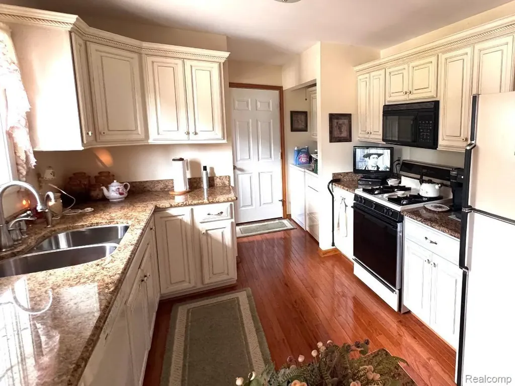 6686 Schott Road Mayville Village MI 48744